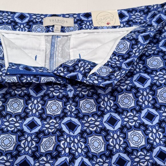 Talbots Weekend Twill Shorts in a Purple/Peri Medallion Print, Sz 6P - Picture 4 of 6